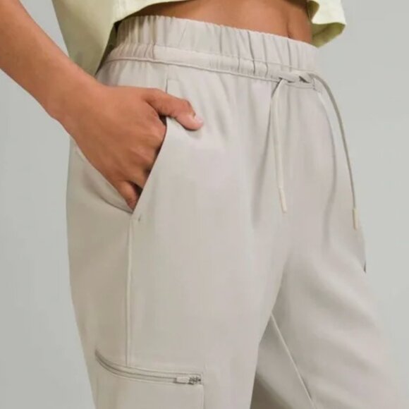 NWT Lululemon Athletica Relaxed Mid-Rise Cargo Jogger Pant in Raw Linen - sz 14 - Picture 3 of 6
